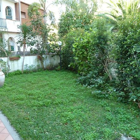 Sea Breeze Acitrezza Apartment Aci Castello Ngoại thất bức ảnh